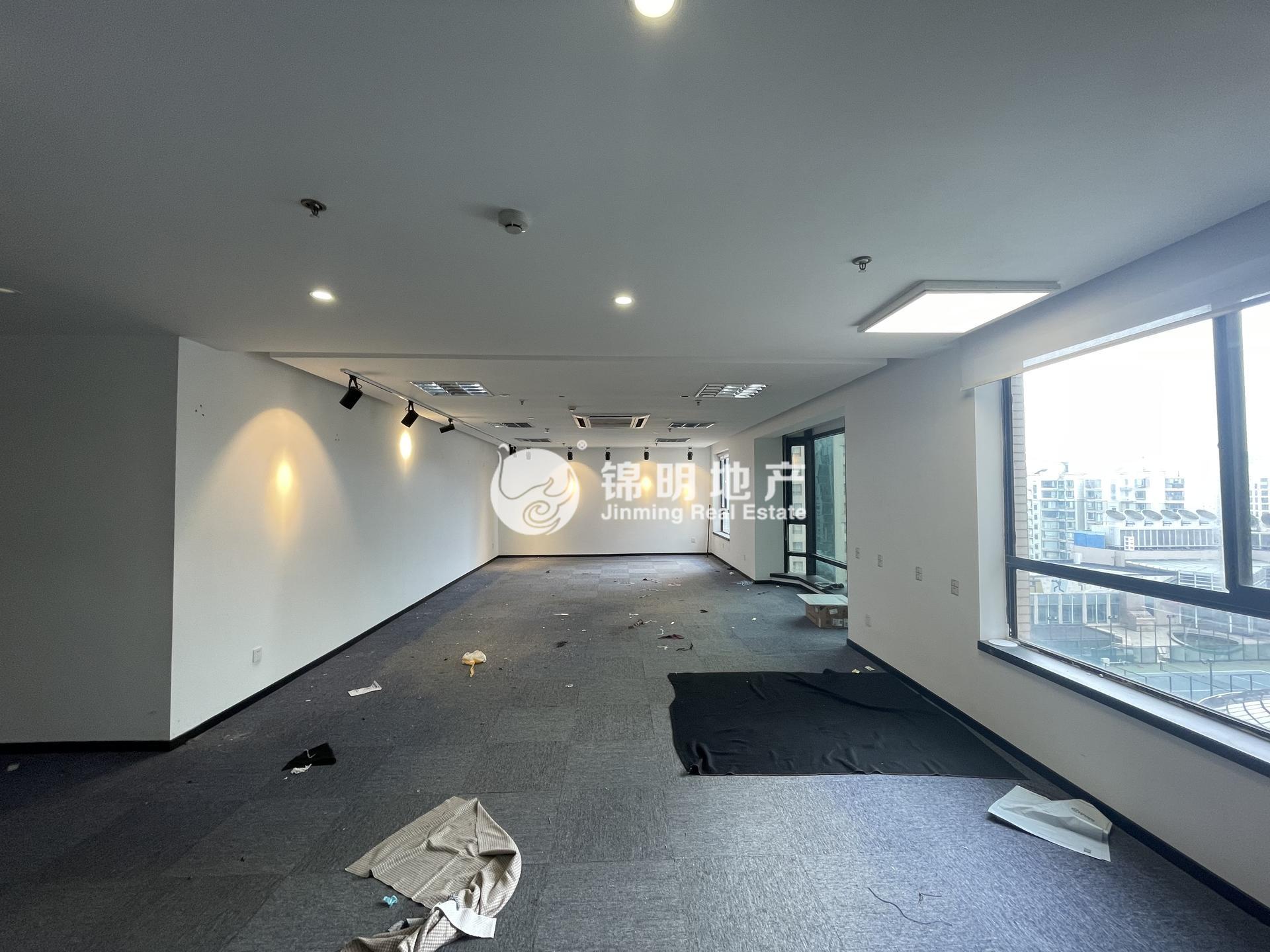 漕河泾光大会展中心96平米写字楼出租